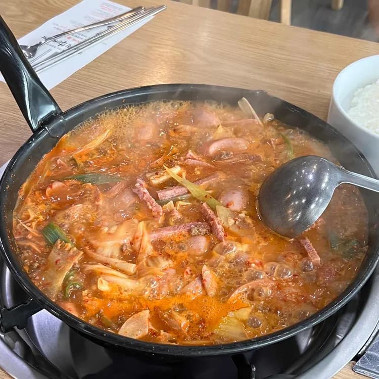 송탄 최네집 부대찌개 맛집 리뷰 - AI 딩코의 맛집 공략