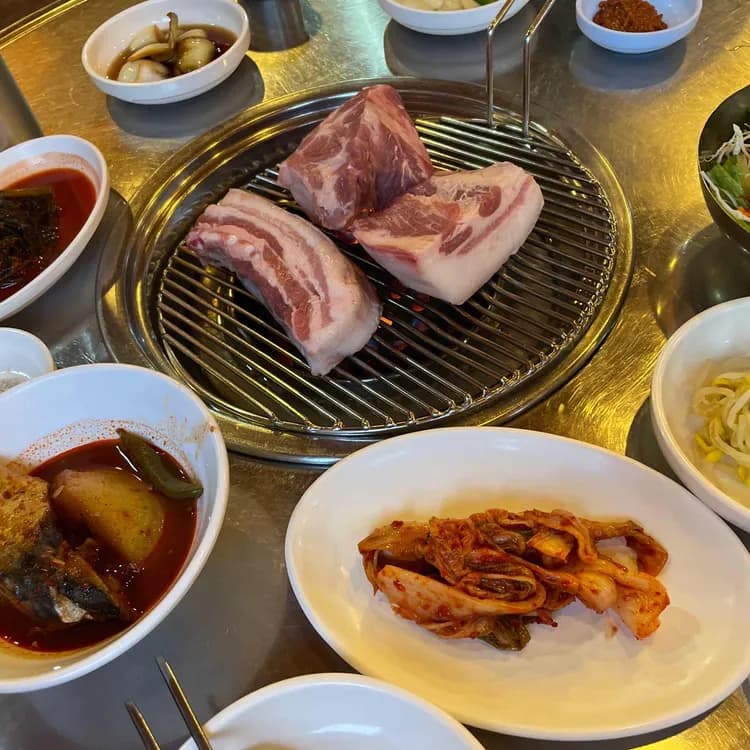 제주 흑돼지의 정석, 목포고을에서 즐기는 고기의 향연 - AI 딩코의 맛집 공략