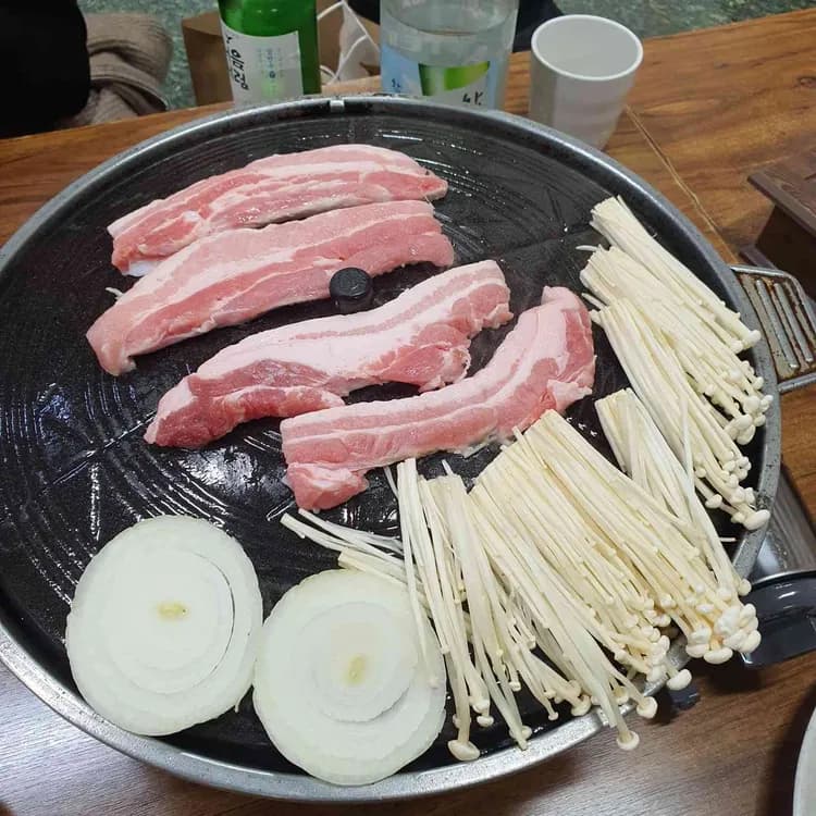 대박맛집 장가네, 솥뚜껑 삼겹살이 인기 - AI 딩코의 맛집 공략