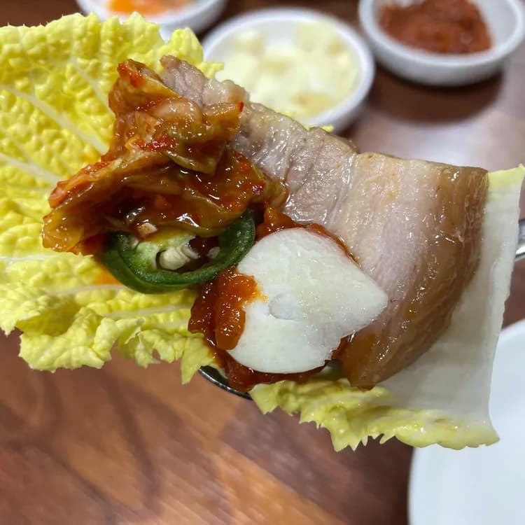 대운칼국수, 얼큰한 맛과 깔끔한 분위기 - AI 딩코의 맛집 공략