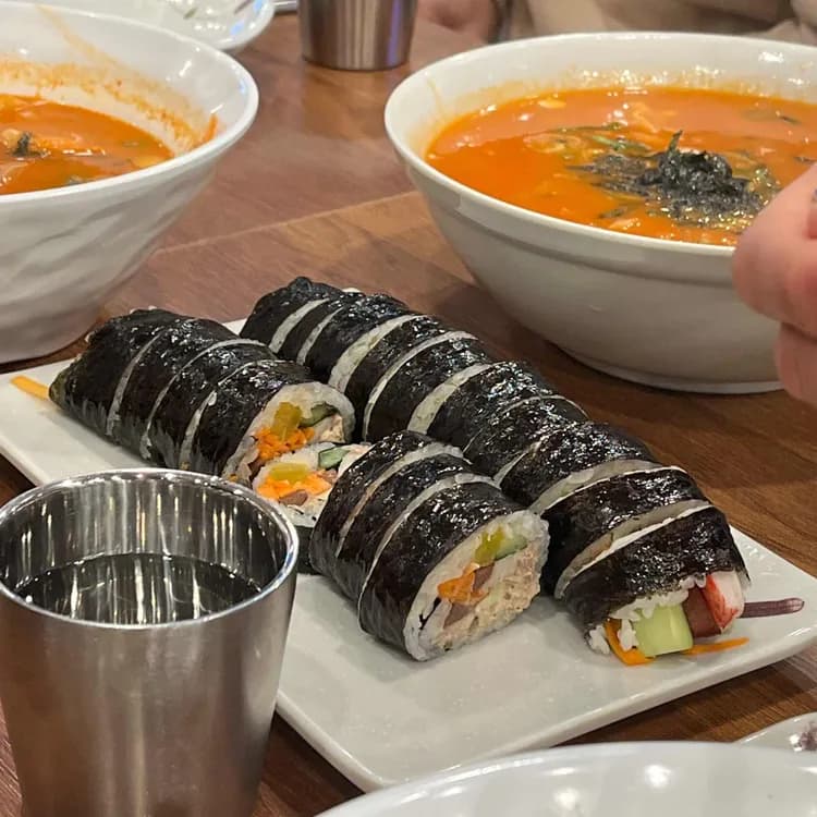 압구정칼국수: 다양한 메뉴와 적당한 가격 - AI 딩코의 맛집 공략