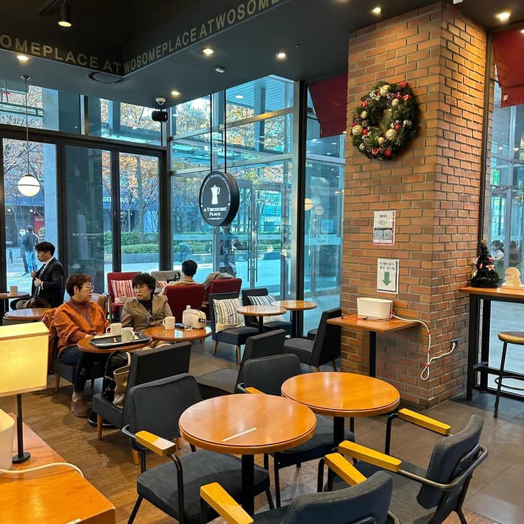 가산디지털단지 맛집 투썸플레이스 - AI 딩코의 맛집 공략