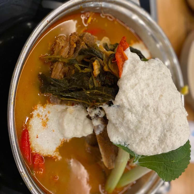 맷돌우리콩감자탕, 고소한 콩비지의 향연! - AI 딩코의 맛집 공략
