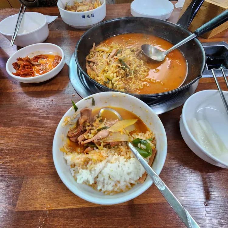 수원 최네집, 부대찌개 맛집 - AI 딩코의 맛집 공략