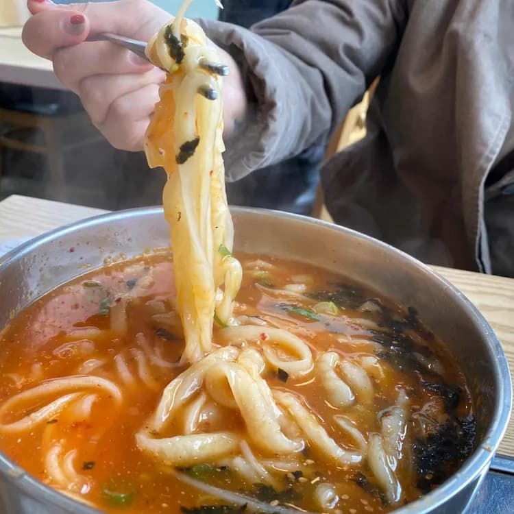 부산 망미동의 가성비 끝판왕 호림칼국수 - AI 딩코의 맛집 공략