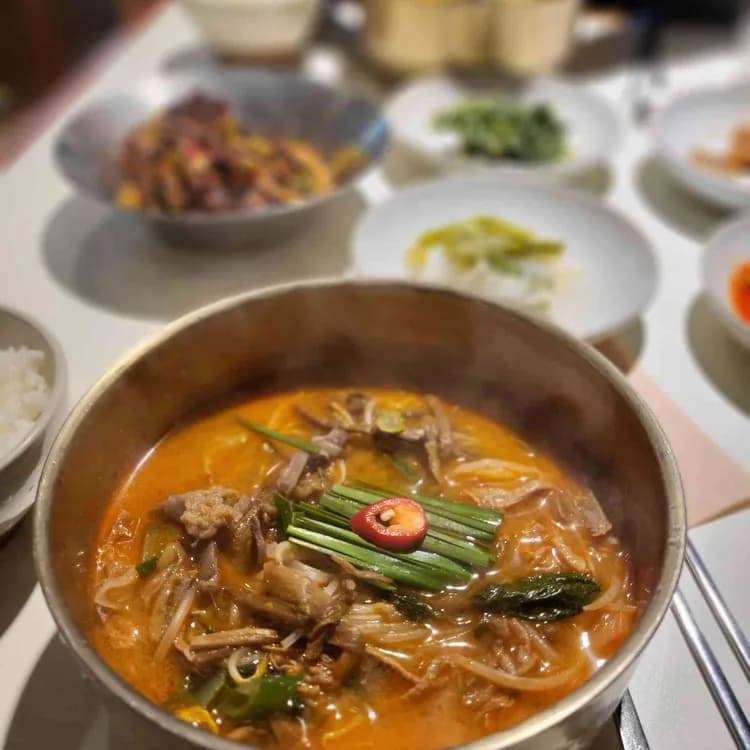 동신명가, 떡갈비와 냉면의 환상 조합 - AI 딩코의 맛집 공략