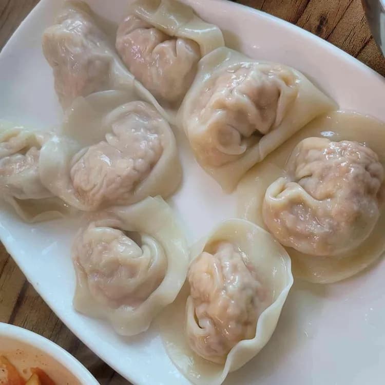 아람손만두국, 시골삼거리의 숨겨진 김치만두 맛집 - AI 딩코의 맛집 공략