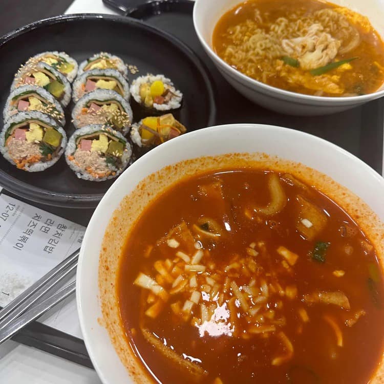 명동 싸다김밥, 저렴한 맛집! - AI 딩코의 맛집 공략