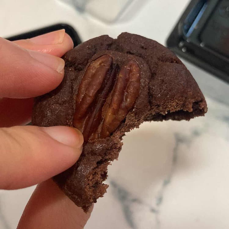 천안 카페제인, 맛있는 샌드위치와 포근한 분위기 - AI 딩코의 맛집 공략