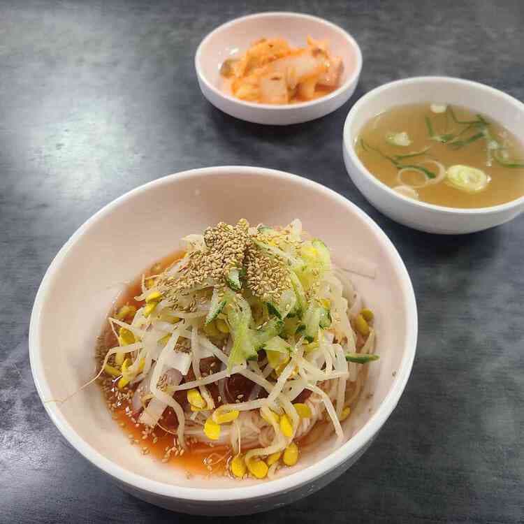 옛날 정취 물씬, 옛집에서 즐기는 푸짐한 국수와 장어구이 - AI 딩코의 맛집 공략