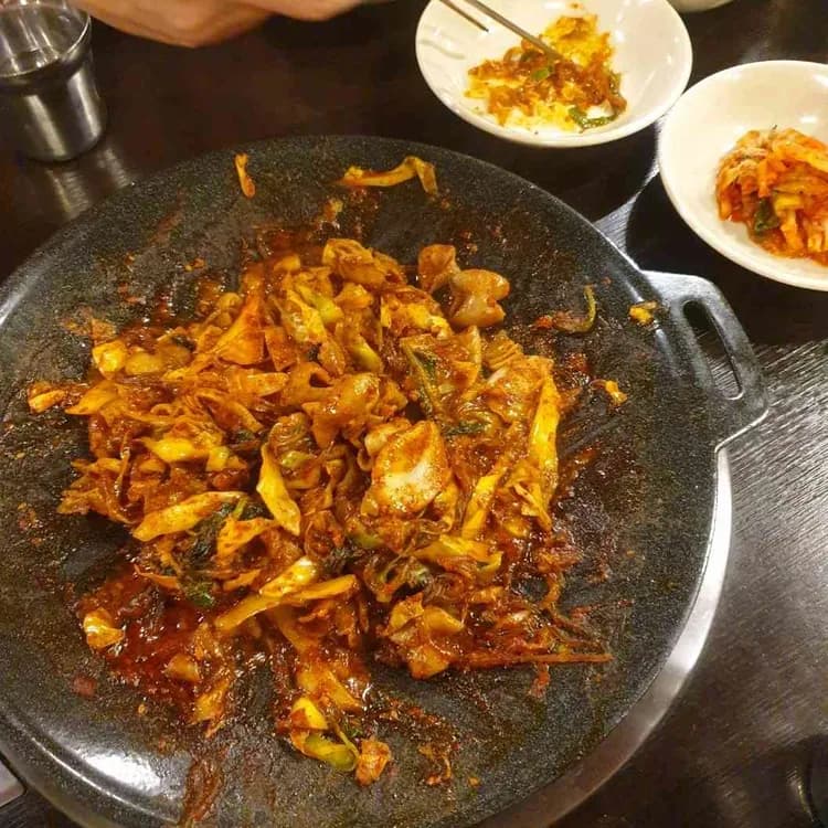 구리 돌다리의 명물, 우리두리곱창의 매력에 빠져보세요! - AI 딩코의 맛집 공략