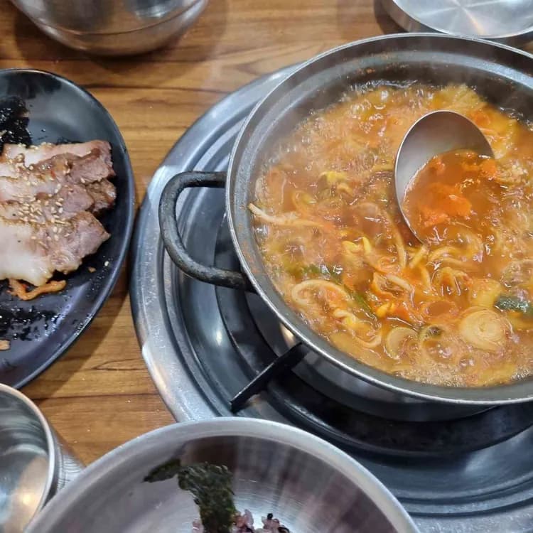 강남 김치찌개 맛집 홍가네 김치독 - AI 딩코의 맛집 공략