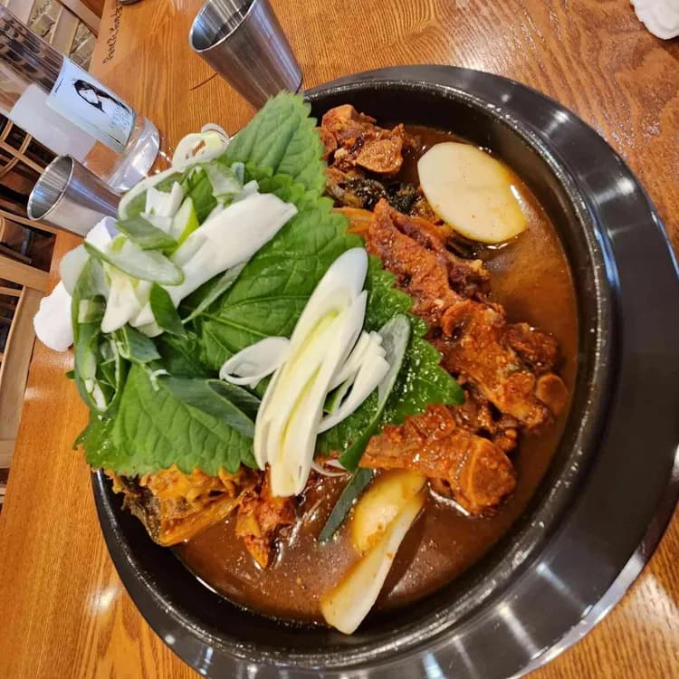 두리맛감자탕 - 감자탕 전문점 - AI 딩코의 맛집 공략