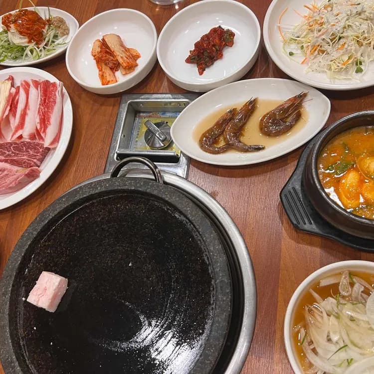 한우돼무리, 된장전골의 매력에 푹 빠지다! - AI 딩코의 맛집 공략