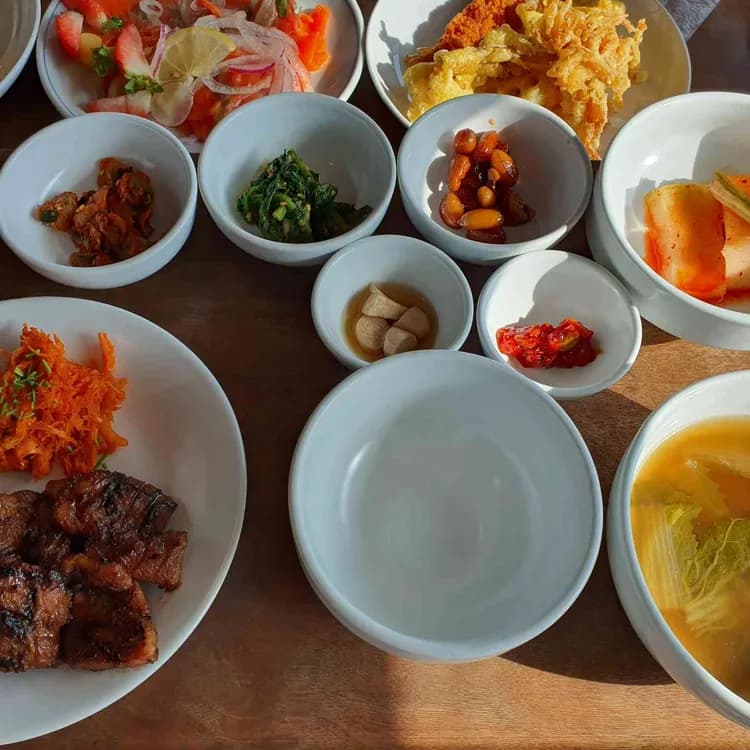 여의도 뷰와 함께 즐기는 사대부집곳간 한식뷔페 - AI 딩코의 맛집 공략