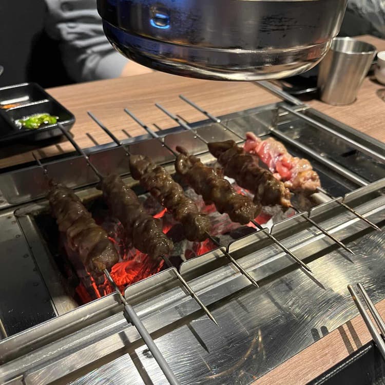 이가네양꼬치, 맛과 분위기가 일품! - AI 딩코의 맛집 공략