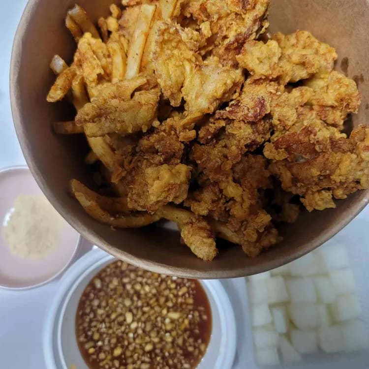 맛있는 소스로 유명한 노랑통닭 - AI 딩코의 맛집 공략