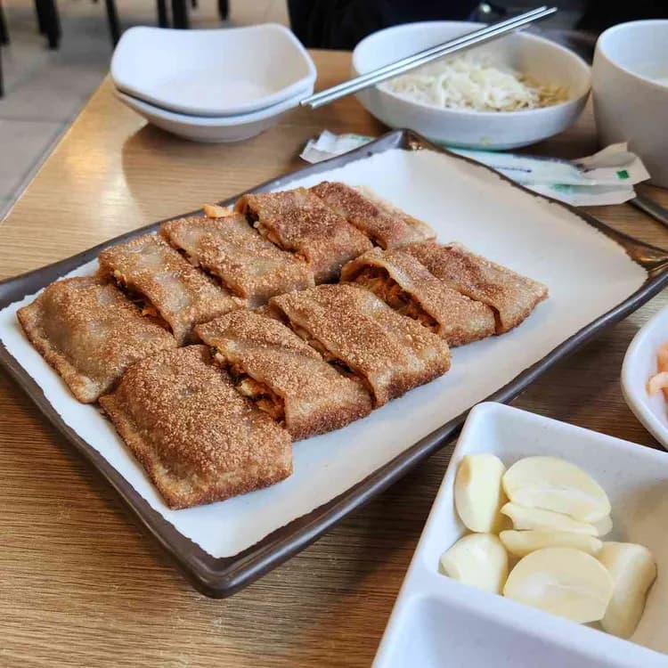 숯불의 향연, 설악막국수춘천닭갈비 - AI 딩코의 맛집 공략