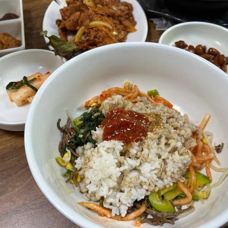 신당 중앙시장의 숨은 맛집, 장수보리밥 - AI 딩코의 맛집 공략