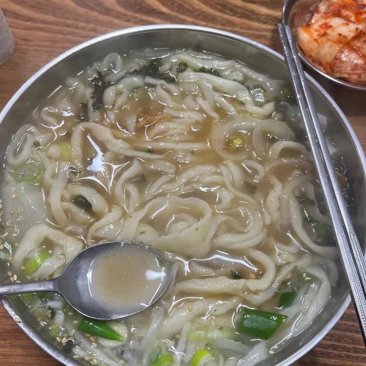 홍두깨칼국수, 광명시장의 가성비 갑 맛집! - AI 딩코의 맛집 공략