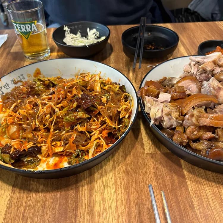 만족감이 입에서 녹아내리는 만족오향족발 - AI 딩코의 맛집 공략