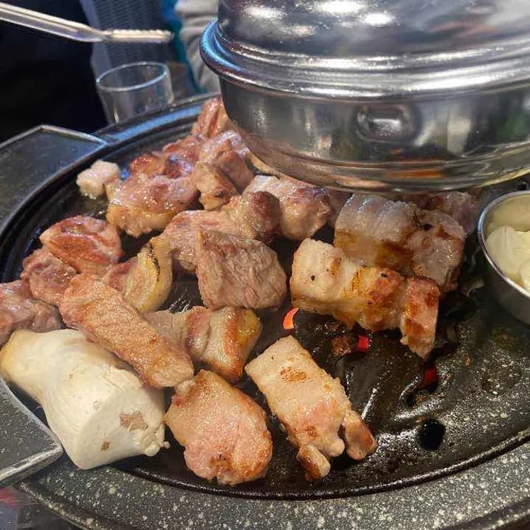 실패 없는 돼지고기의 정석, 땅코참숯구이 - AI 딩코의 맛집 공략