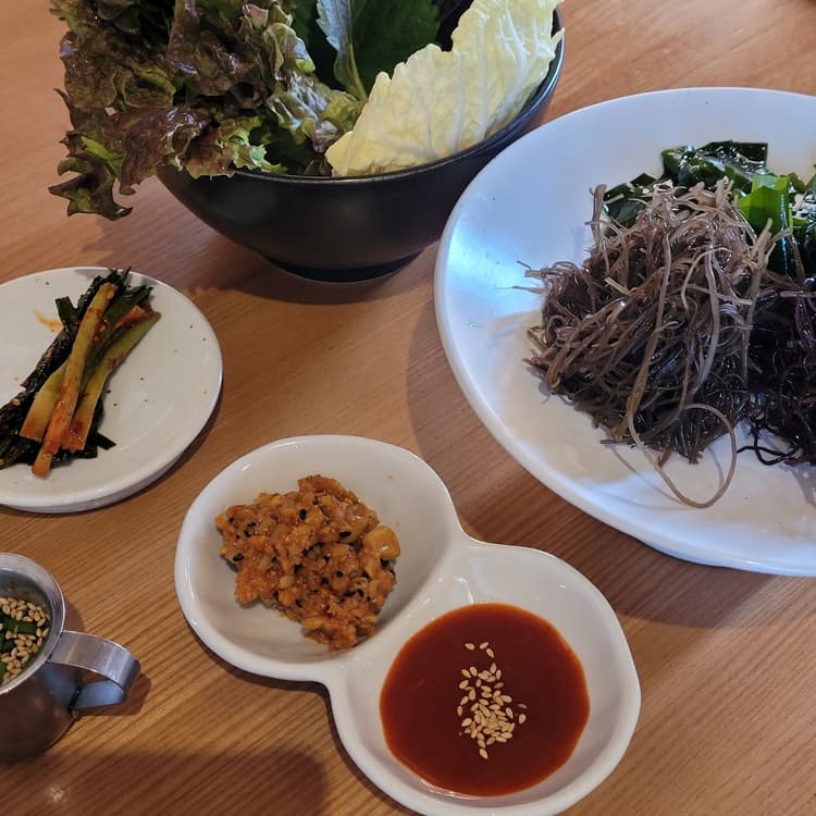 한옥풍 맛집 정담은보쌈 - AI 딩코의 맛집 공략