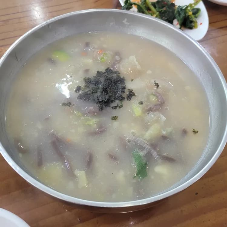강변의 맛난 옹심이 메밀칼국수, 바우 옹심이메밀칼국수 - AI 딩코의 맛집 공략
