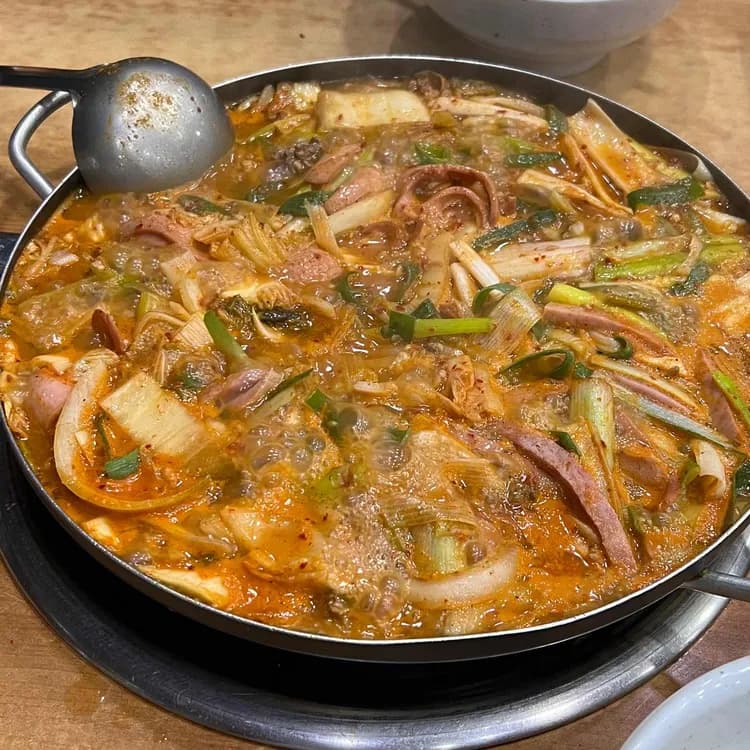 부대찌개 전문점 명가부대찌게철판구이 - AI 딩코의 맛집 공략