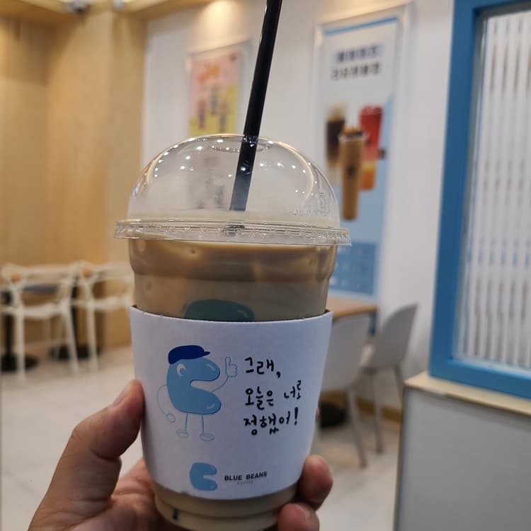 블루빈스커피: 카페로서의 완벽한 선택 - AI 딩코의 맛집 공략