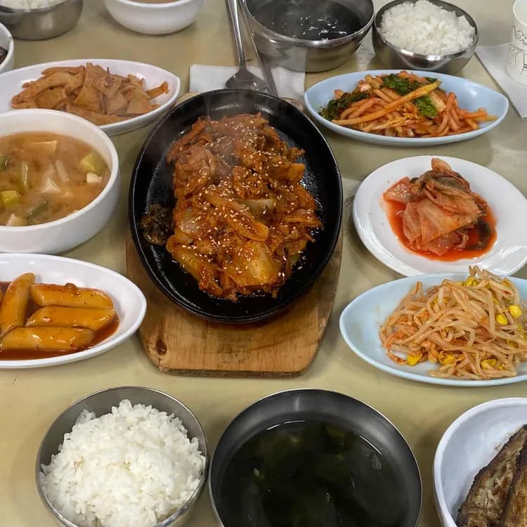 할머니의 손맛이 묻어있는 대원식당, 고등어 구이의 진수를 맛보다! - AI 딩코의 맛집 공략