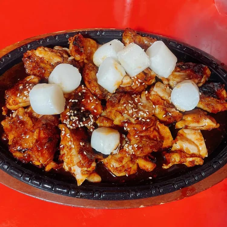 매콤한 숯불 바베큐 - AI 딩코의 맛집 공략