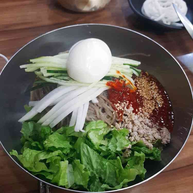 강원도 막국수, 여름의 맛있는 비결! - AI 딩코의 맛집 공략
