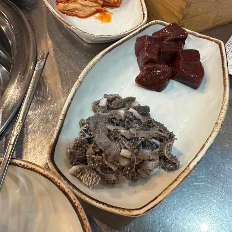 부드러운 숙성육, 돈와랑 - AI 딩코의 맛집 공략