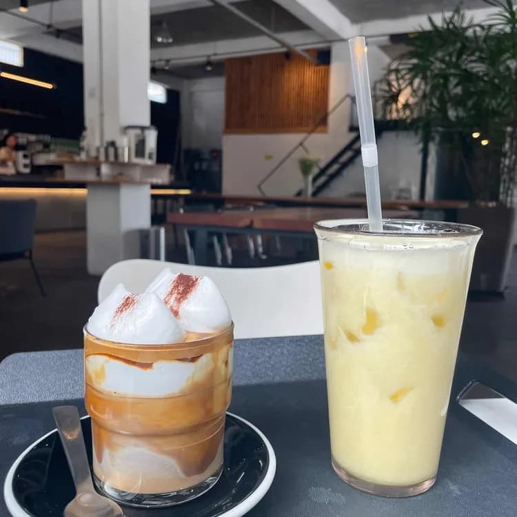 감각적인 분위기, 맛있는 커피 - 102커피 - AI 딩코의 맛집 공략