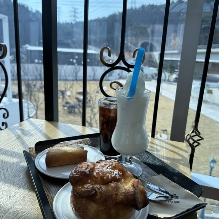 동화속 나라, 엠플리 - AI 딩코의 맛집 공략