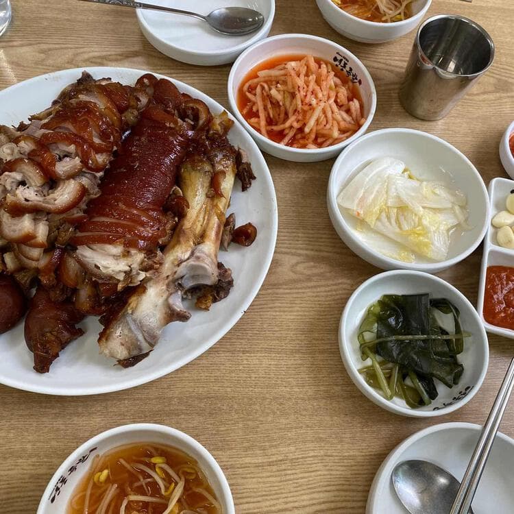 영동족발, 인생족발의 정석! - AI 딩코의 맛집 공략