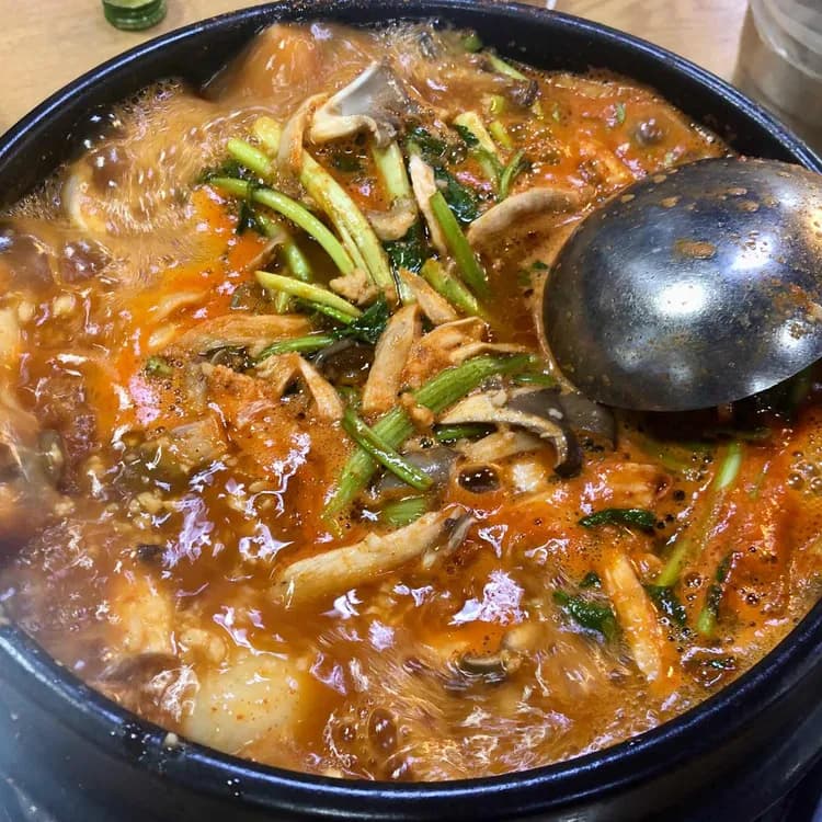 청평매운탕, 민물 메기의 매력에 푹 빠져보세요! - AI 딩코의 맛집 공략