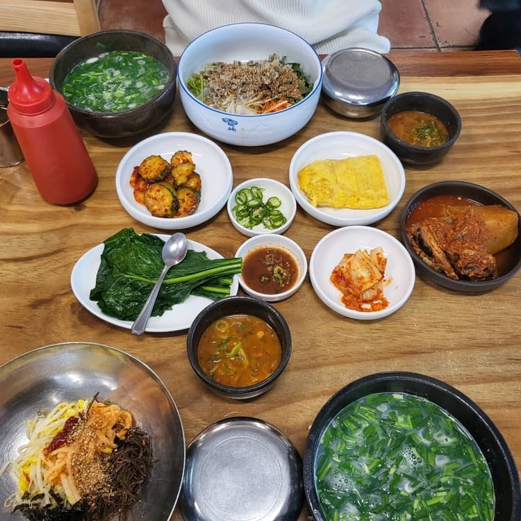 광안리의 전통 맛집, 할매재첩국에서 시원한 한 끼를! - AI 딩코의 맛집 공략