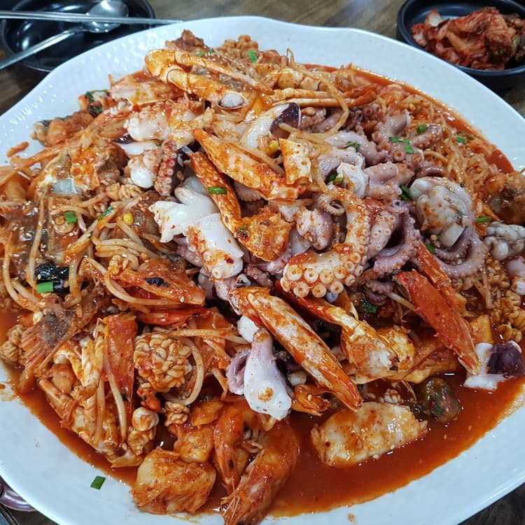 옥수역 인근의 해물찜 명소 옥수해물찜칼국수 - AI 딩코의 맛집 공략
