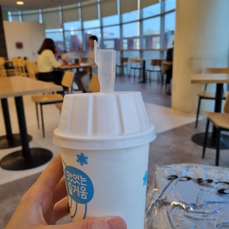 롯데리아: 빠르고 저렴한 패스트푸드 - AI 딩코의 맛집 공략