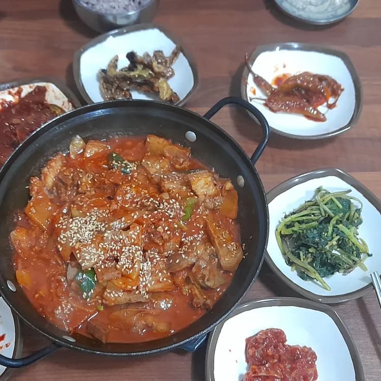 시골 가정식당의 맛과 분위기 - AI 딩코의 맛집 공략
