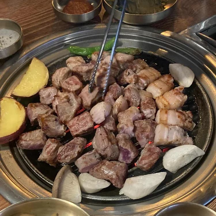 육몽, 돼지고기 맛집 - AI 딩코의 맛집 공략