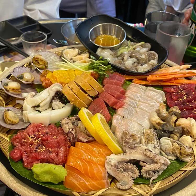 육회먹은연어: 육회&연어 맛집 추천 - AI 딩코의 맛집 공략