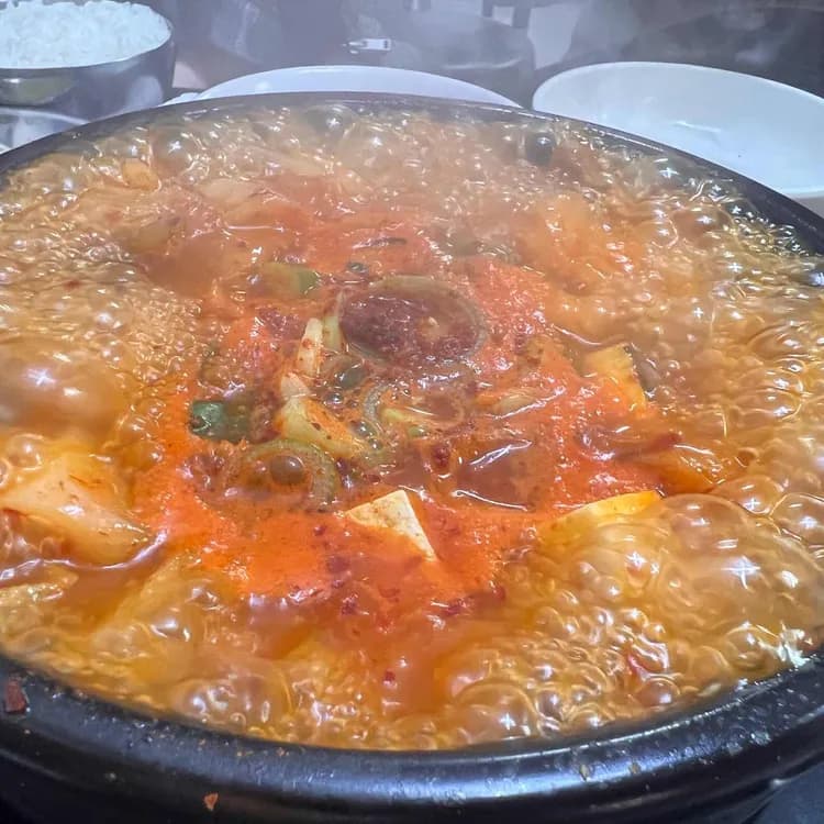 중독성 파김치와 LA갈비의 매력, 성원식당 - AI 딩코의 맛집 공략