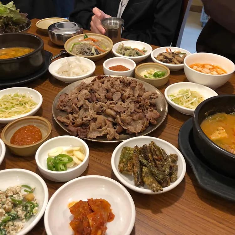 광릉불고기, 숯불의 향연과 막국수의 매력에 푹 빠지다! - AI 딩코의 맛집 공략