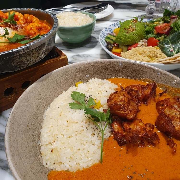 중동의 맛과 분위기, 허머스 키친에서 만나보세요! - AI 딩코의 맛집 공략