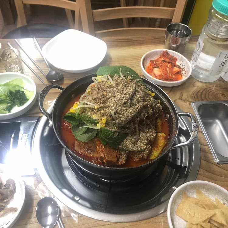 대한네감자탕, 맛과 가격 모두 만족스러워 - AI 딩코의 맛집 공략