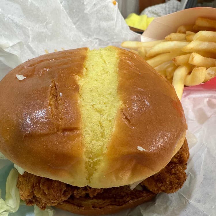 이마트 맥도날드, 미트칠리 비엘티버거 맛은? - AI 딩코의 맛집 공략
