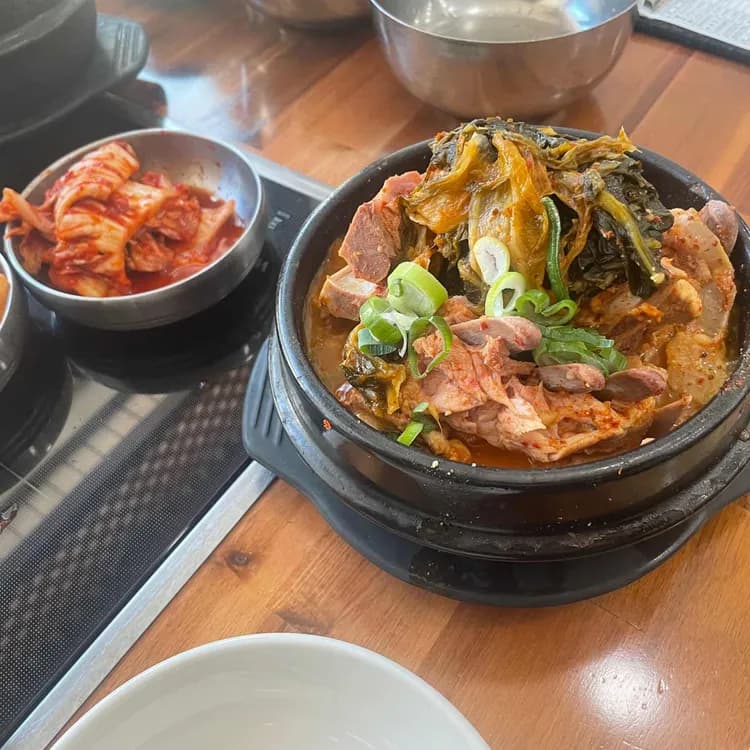 서울감자탕, 뼈해장국의 최상 퀄리티를 경험하다! - AI 딩코의 맛집 공략